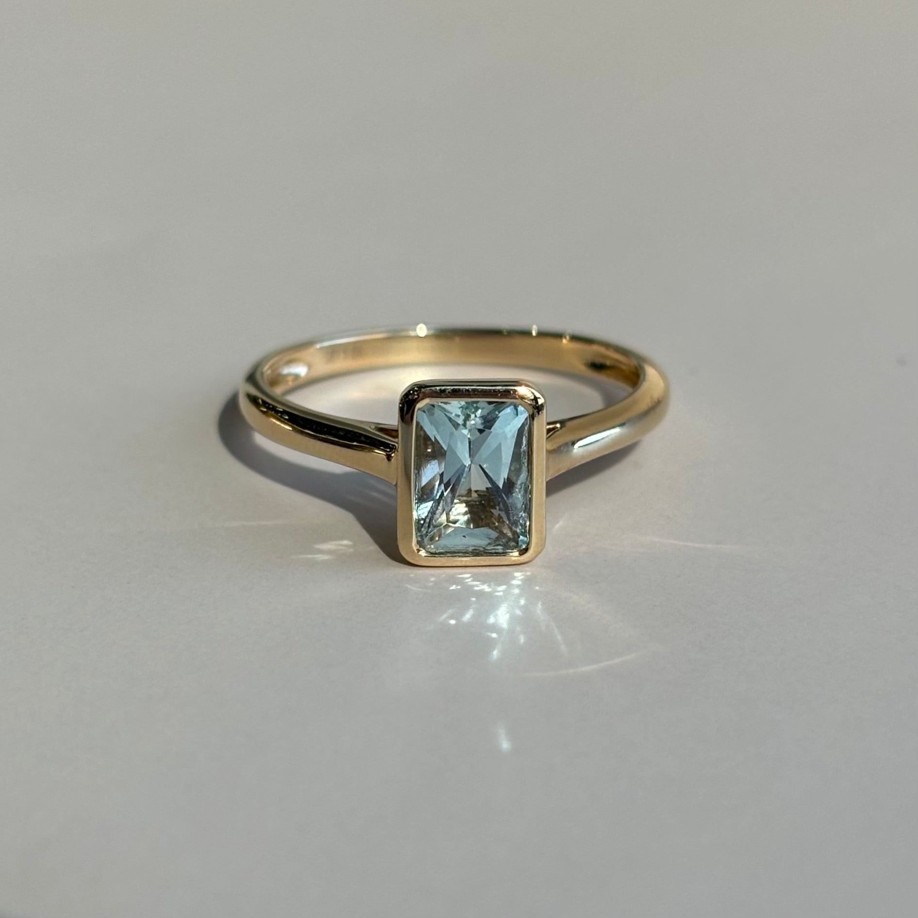 Aquamarine Solitaire Ring | 14K Yellow Gold
