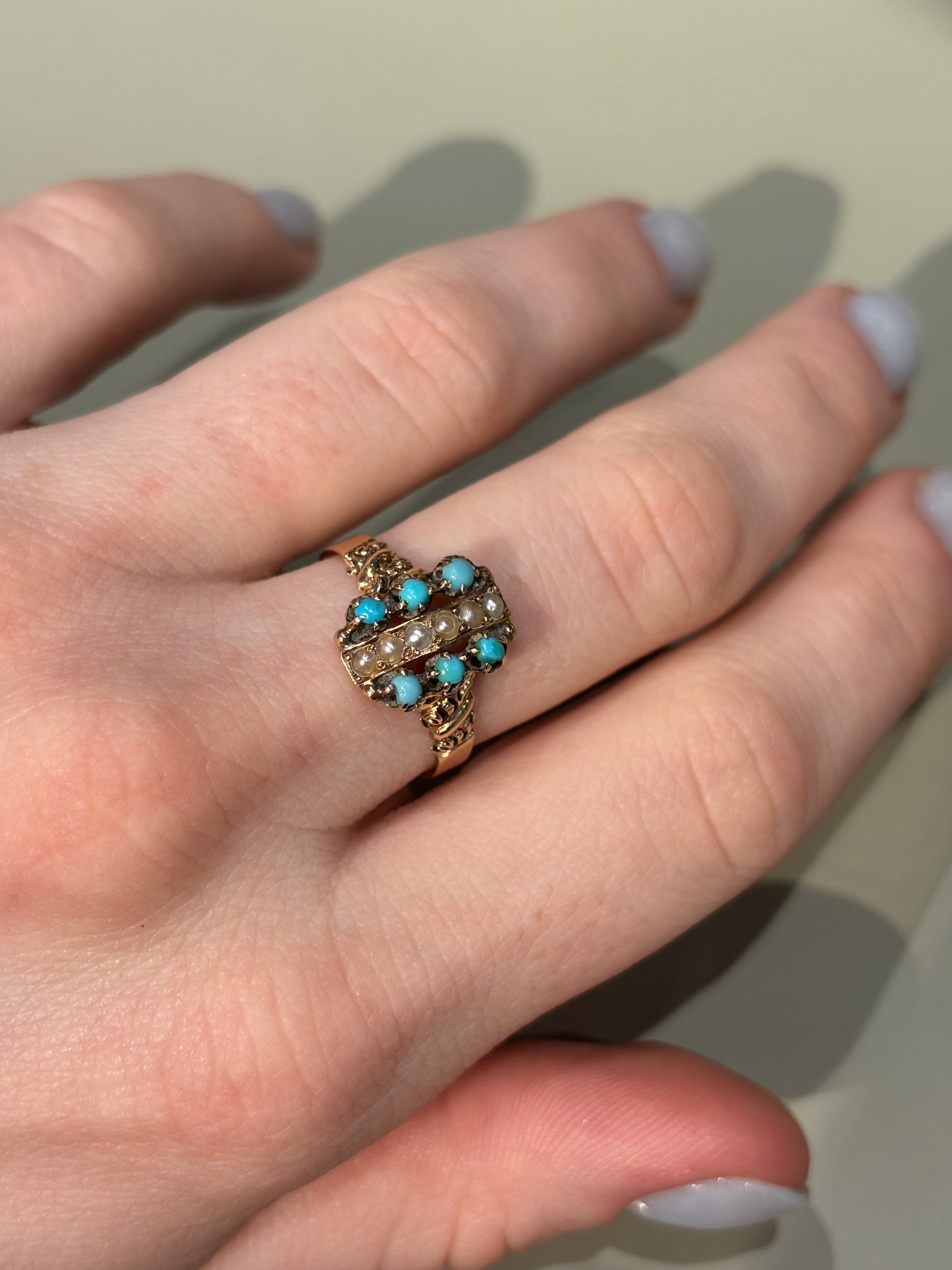 Turquoise and Pearl Ring | 10K Yellow Gold | Vintage