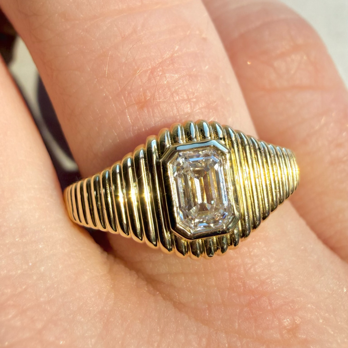 Ribbed Bezel Set Ring | Emerald Cut | Lab-Grown Diamond