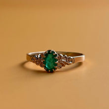  Natural Emerald Solitaire