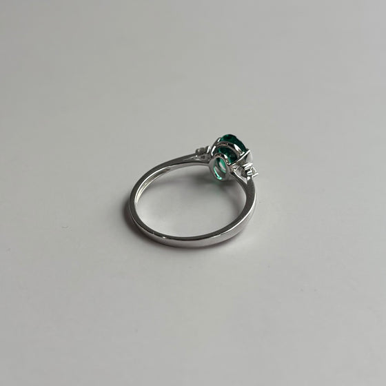 Oval Emerald Ring