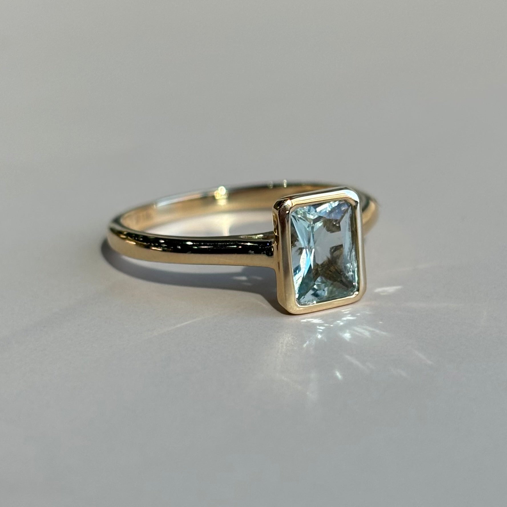 Aquamarine Solitaire Ring | 14K Yellow Gold