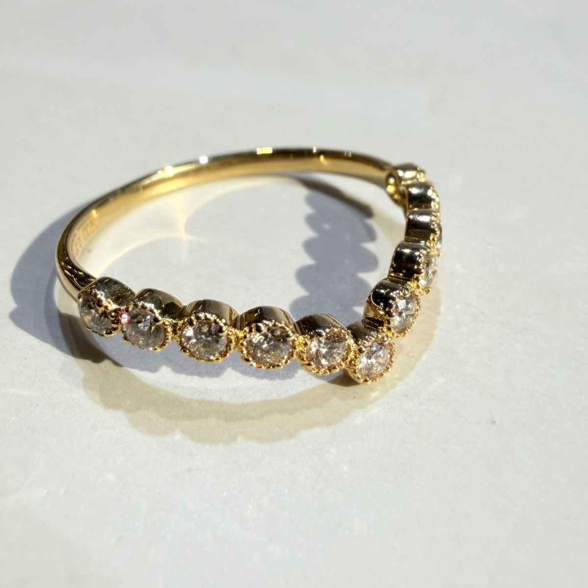V-Shaped Milgrain Bezel Band | 18K Yellow Gold