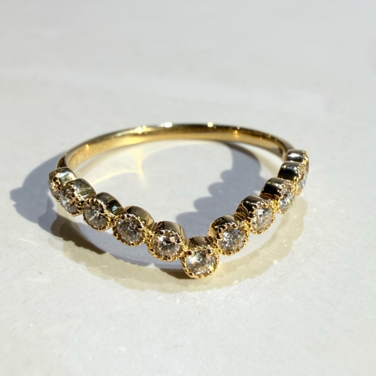 V-Shaped Milgrain Bezel Band | 18K Yellow Gold