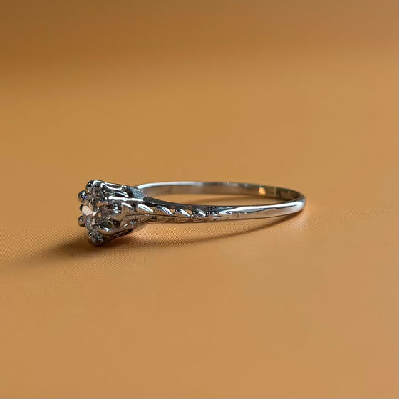 Curved Vine Diamond Solitaire