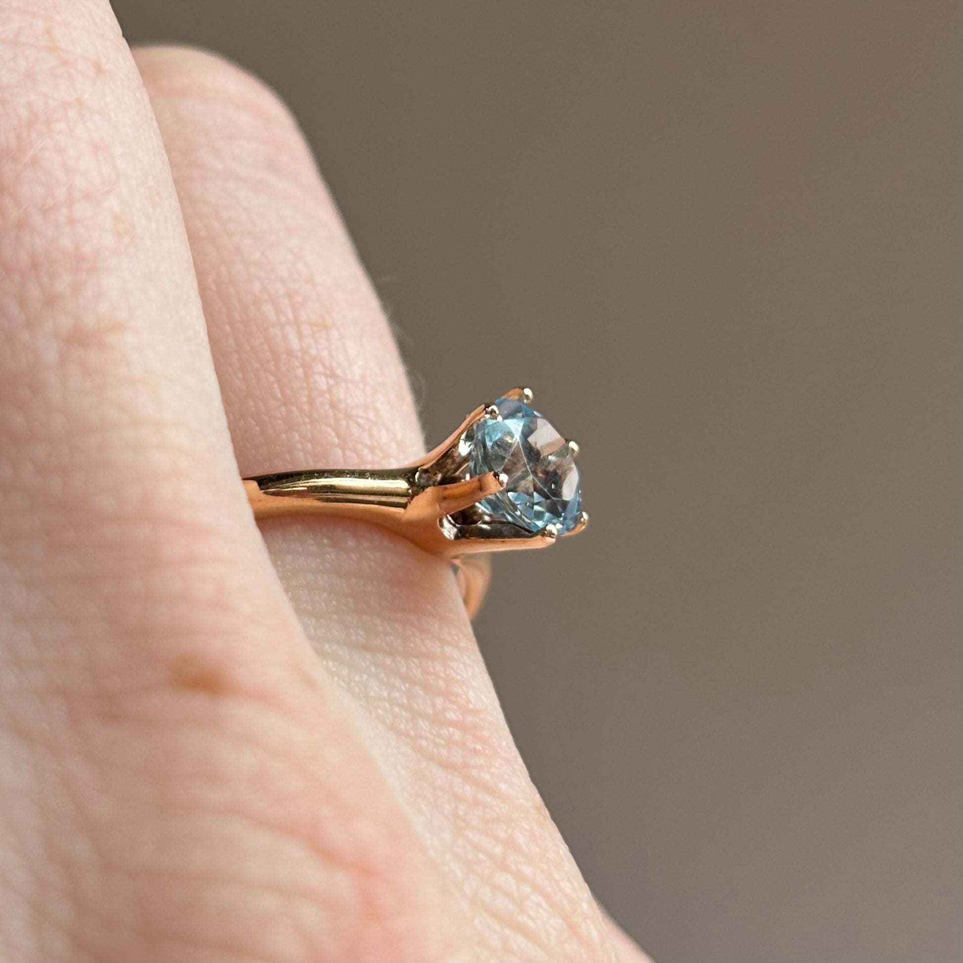Aquamarine Solitaire Ring | 10K Yellow Gold | Vintage