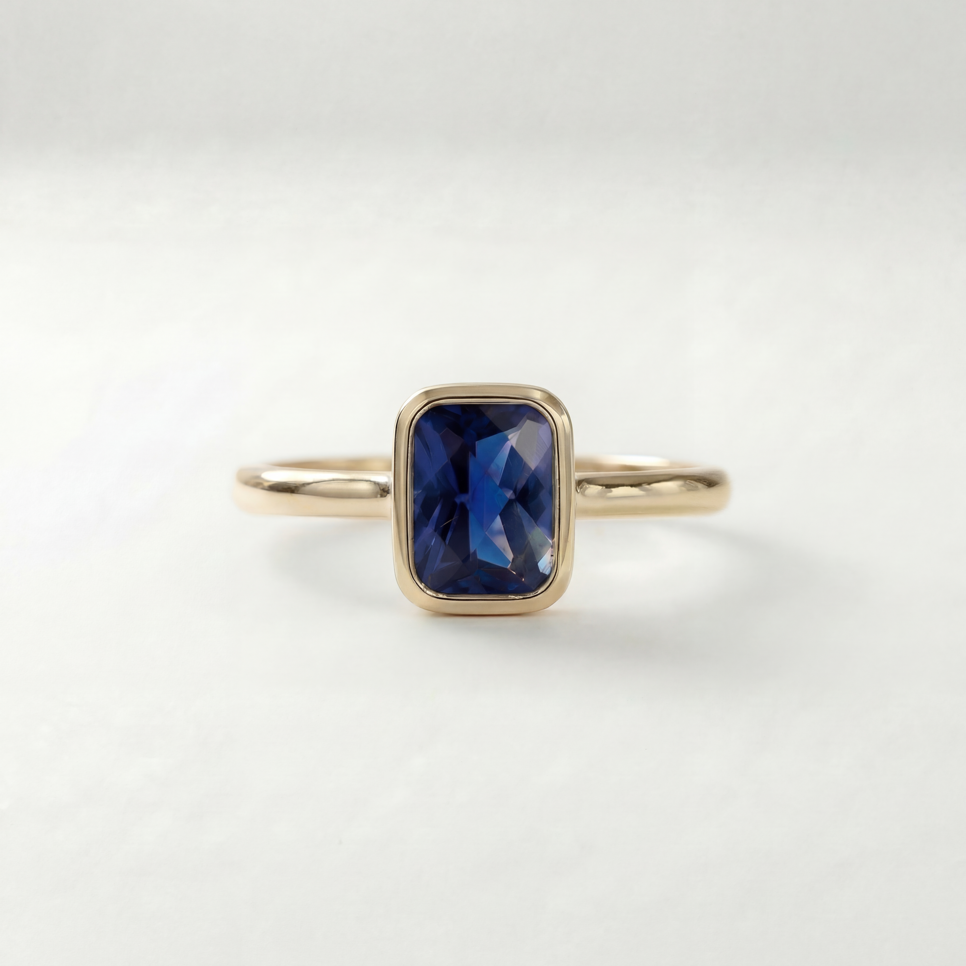 The Classic Bezel Ring | Lab-Grown Blue Sapphire