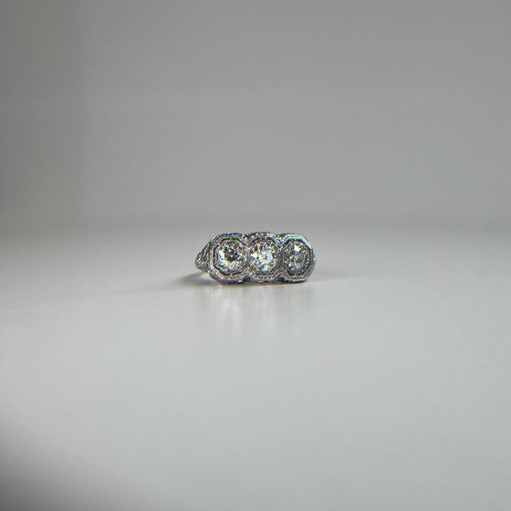 Art Deco Three Stone Diamond Engagement Ring 1.10 ct - Circa 1920